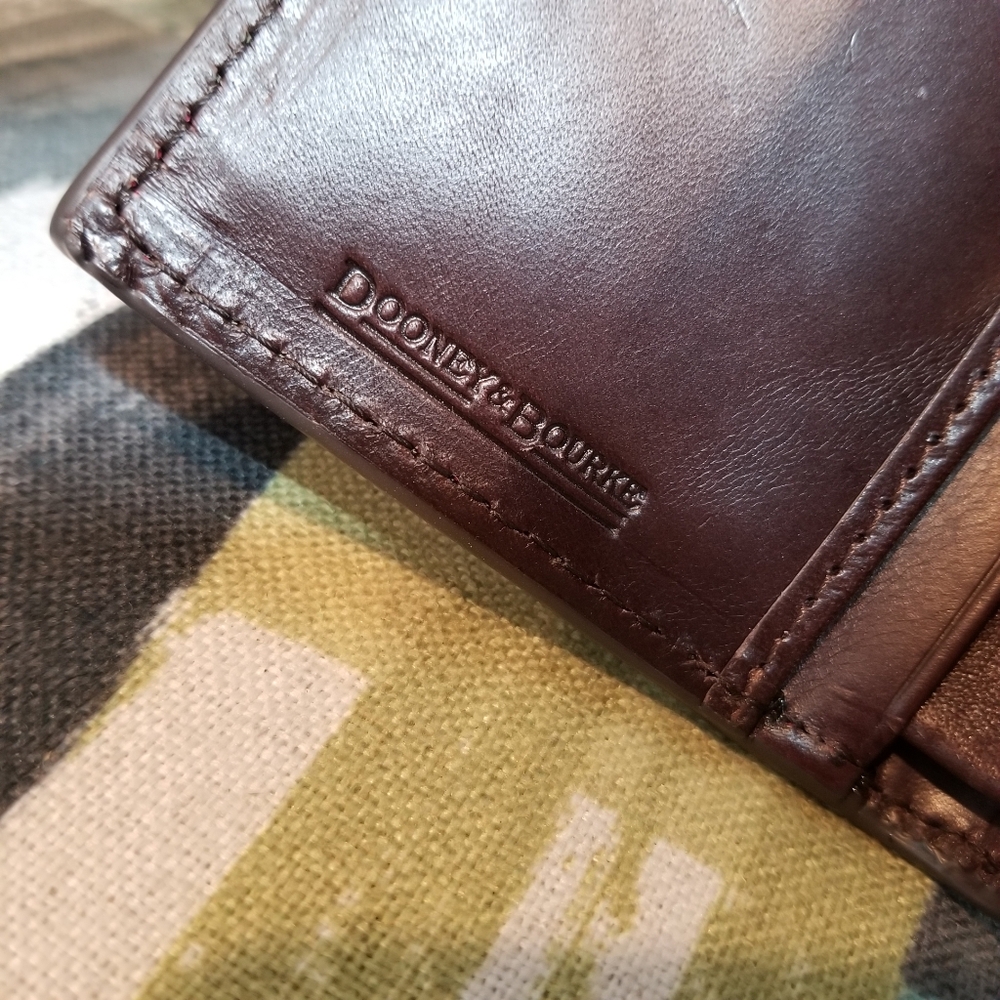 Dooney & Bourke Denison Flap Wallet In Olive Croco Effect Trifold Wallet - Picture 4 of 14